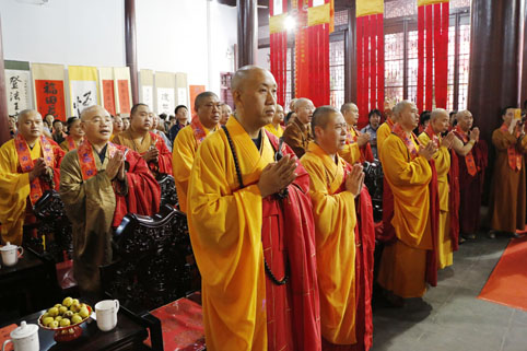 绍兴市佛协会长炉峰禅寺方丈净芳大和尚出席  