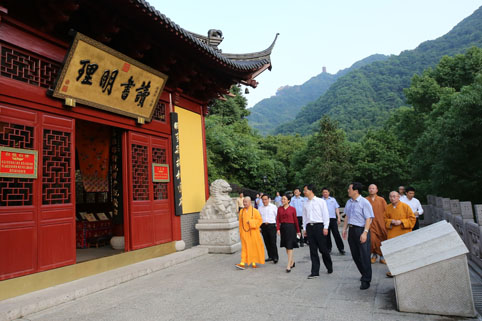 绍兴市委,市政府领导抵炉峰禅寺视察